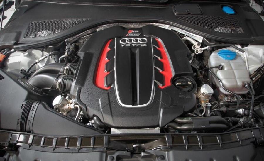 Моторный отсек Audi RS7 Sportback by APR 2015 года  (фото 10 из 10)